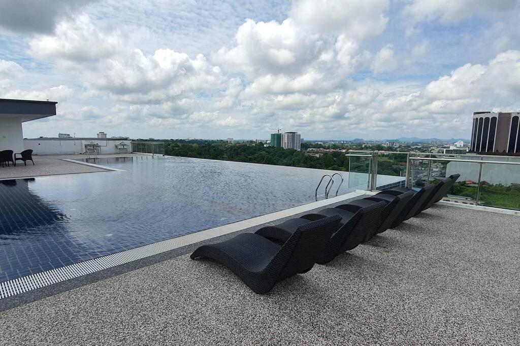 Kozi Square New Sgh Cozy Home Lv7B Кучинг Екстериор снимка
